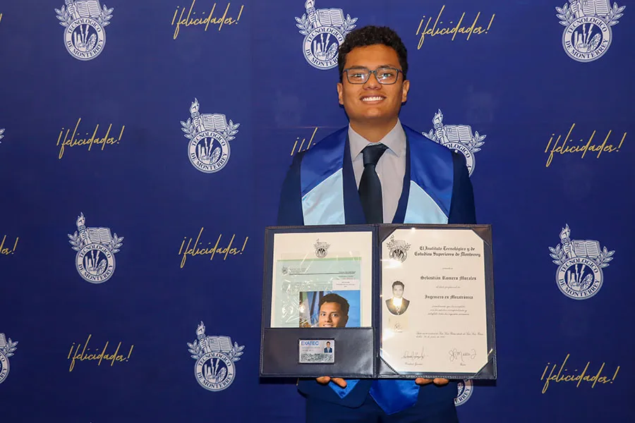 Sebastián Romero, egresado de Ingeniería Mecatrónica