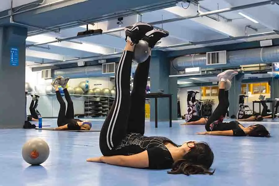 La profesora Julieta Olivares comparte 5 tips para sacar el máximo provecho a las rutinas en el gimnasio.