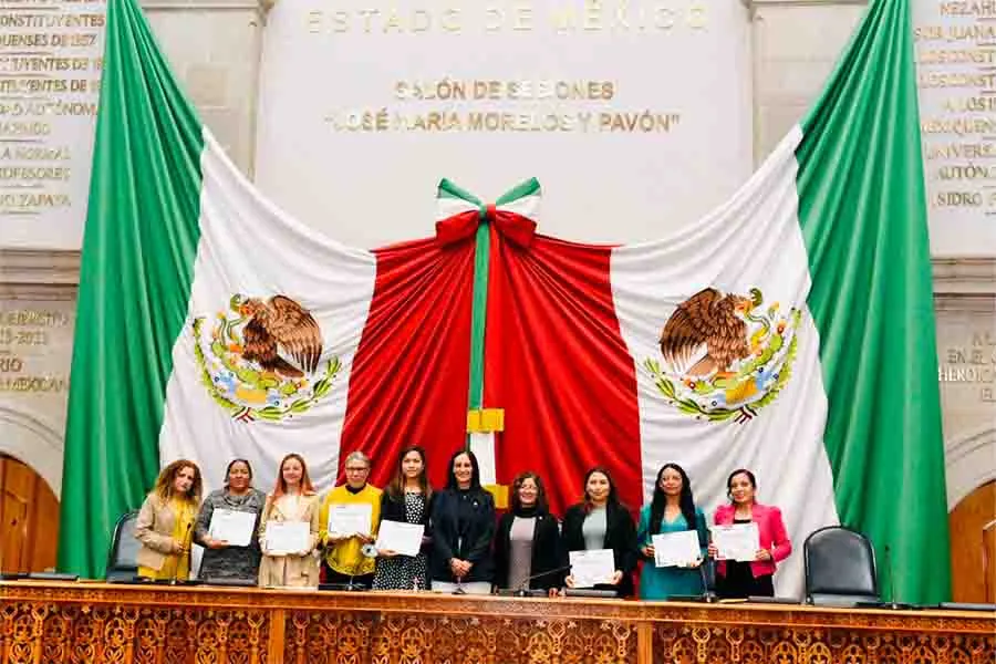Recibe Premio Mujer Tec por sus proyectos de inclusi&oacute;n y equidad