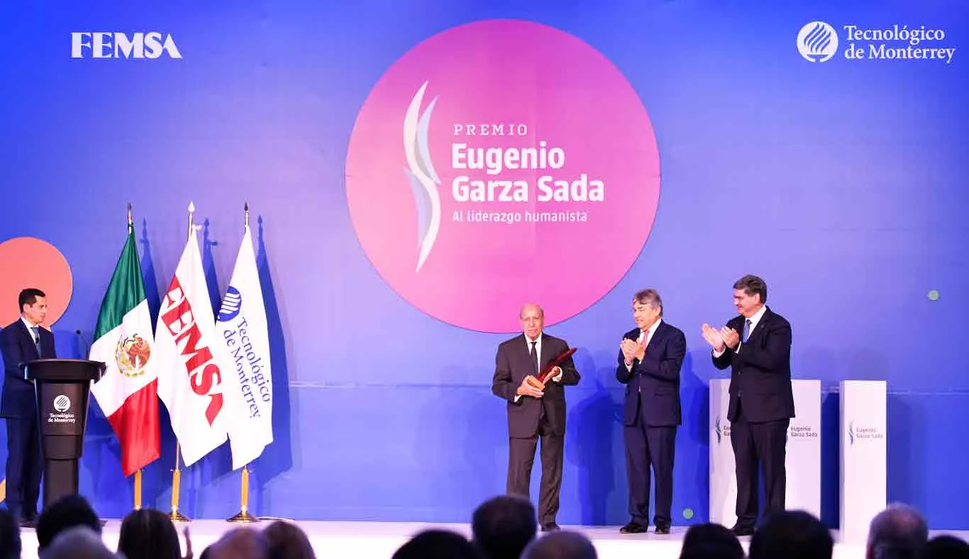 Empresario hidroc&aacute;lido recibe Premio Eugenio Garza Sada 