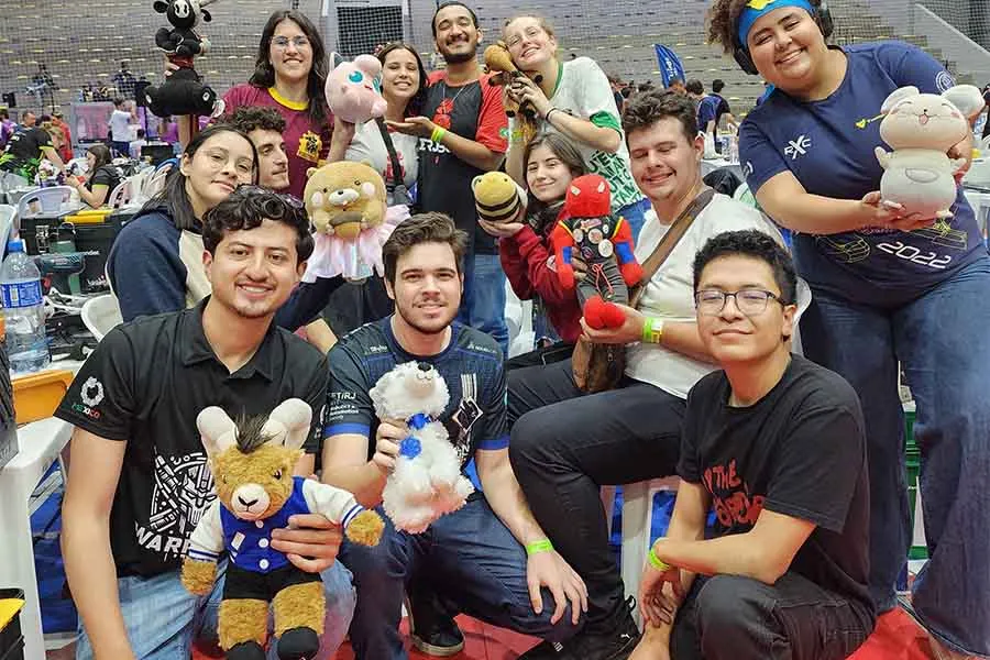Equipo mexicano destaca en competencia internacional de robótica