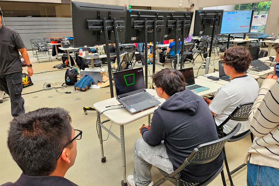 Alumnos de Tec Toluca destacan en Grand Prix de Mecatrónica Autónoma