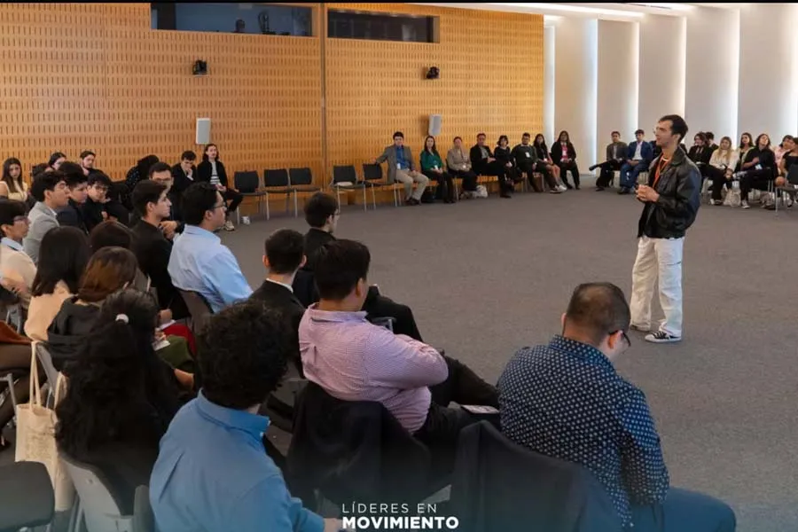 Plática en el congreso Líderes en Movimiento. Foto: Cortesía
