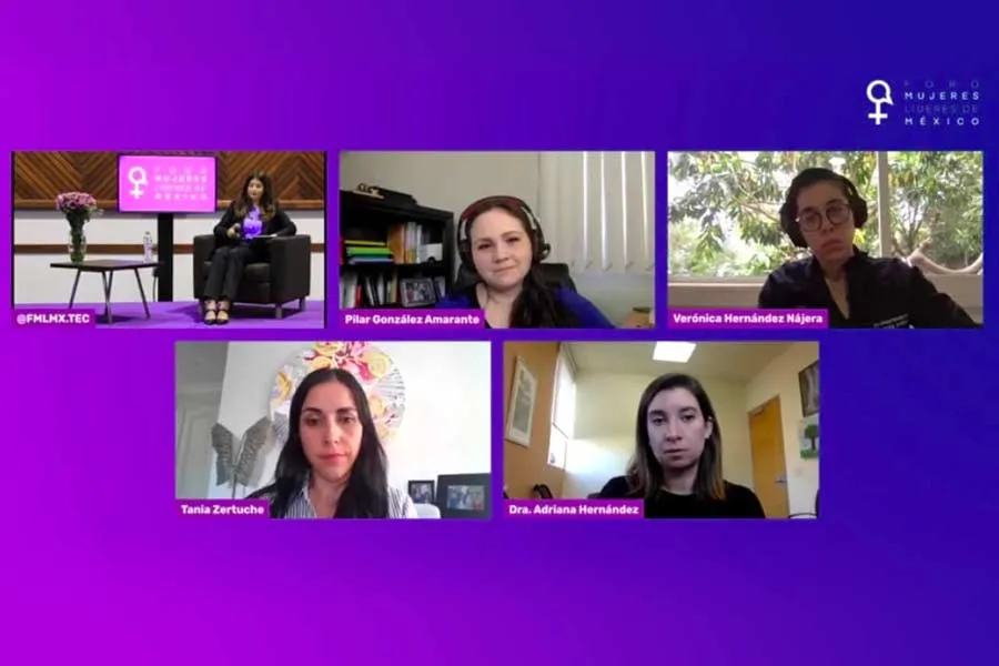 Doctoras compartieron su experiencia como mujeres y especialistas m&eacute;dicas.