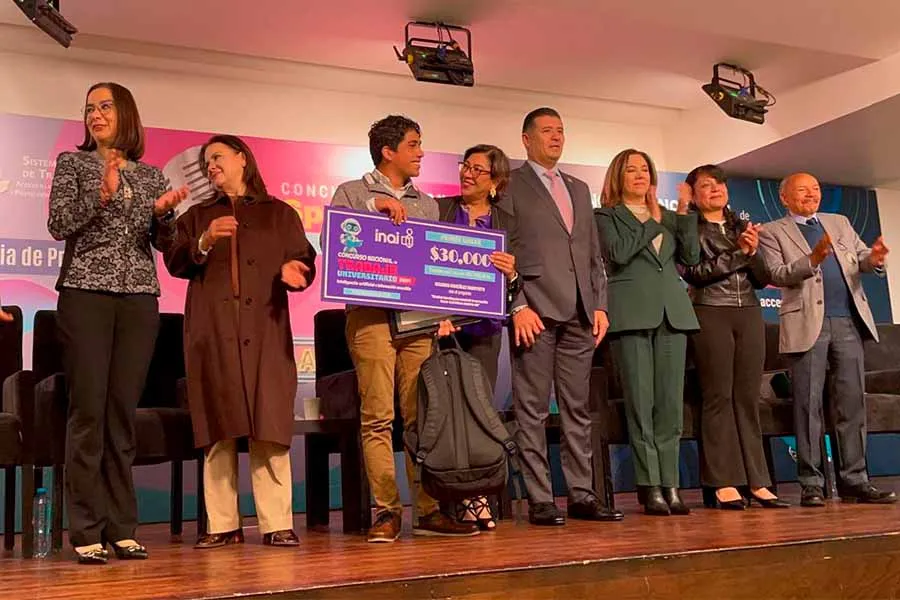 Premian a estudiantes del Tec Toluca por ensayos sobre IA y datos