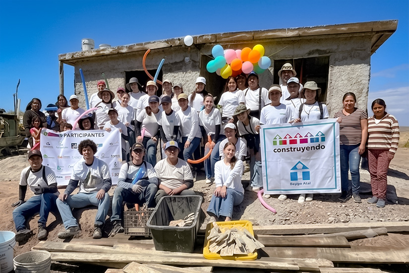 Estudiantes construyen casa en 3 d&iacute;as y la donan a familia sonorense
