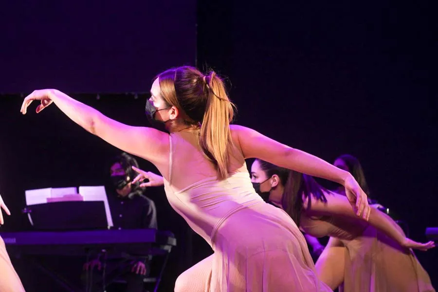 estudiantes de danza durante el festival