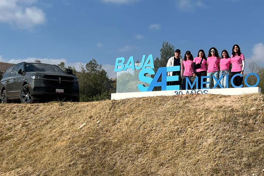 Alumnas del Tec de Monterrey campus Laguna en Baja Sae México