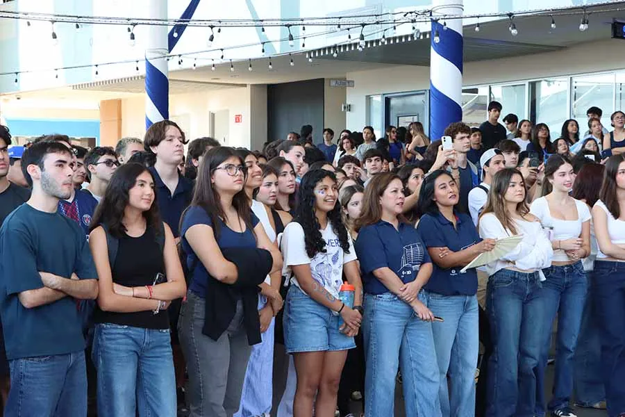 Estudiantes de PrepaTec Valle Alto en 20 aniversario.