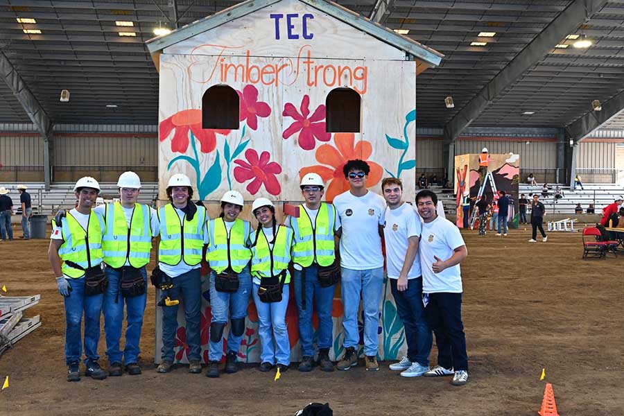 Equipos de estudiantes del Tec de Monterrey que particip&oacute; en Timber Strong de la ASCE.