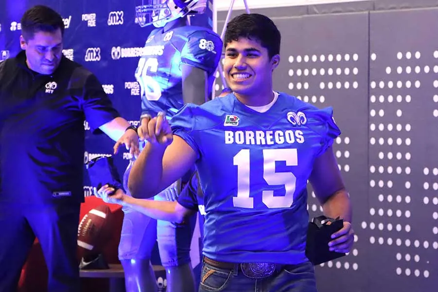 Fernando Sarabia, jugador de Borregos Monterrey, en presentaci&oacute;n del equipo. 