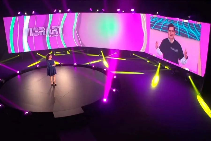 David Garza, rector y presidente ejecutivo del Tec de Monterrey, inaugur&oacute; el festival VibrArt..