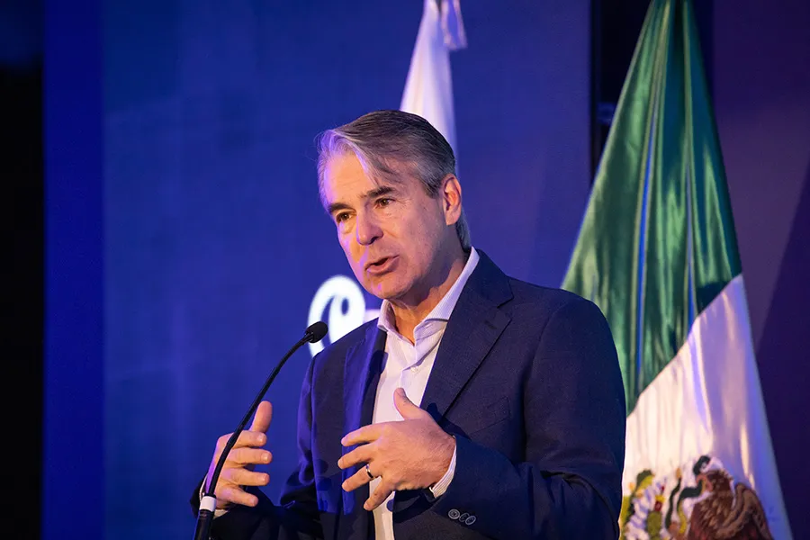 El rector de TecSalud durante la inauguraci&oacute;n del Foro de la Primera Infancia.