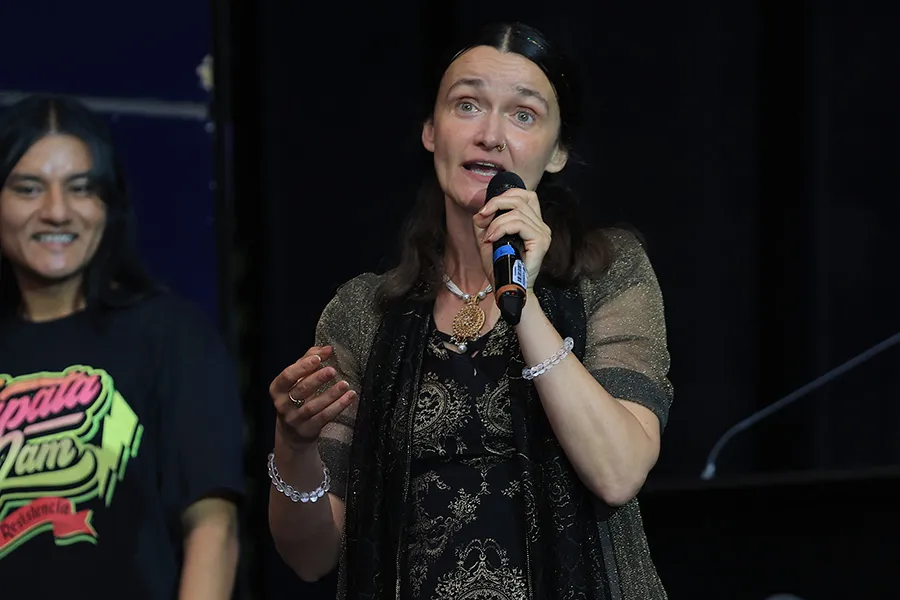 Francesca Ferrando durante su conferencia: El arte de ser posthumano, en el Tec campus Estado de México.