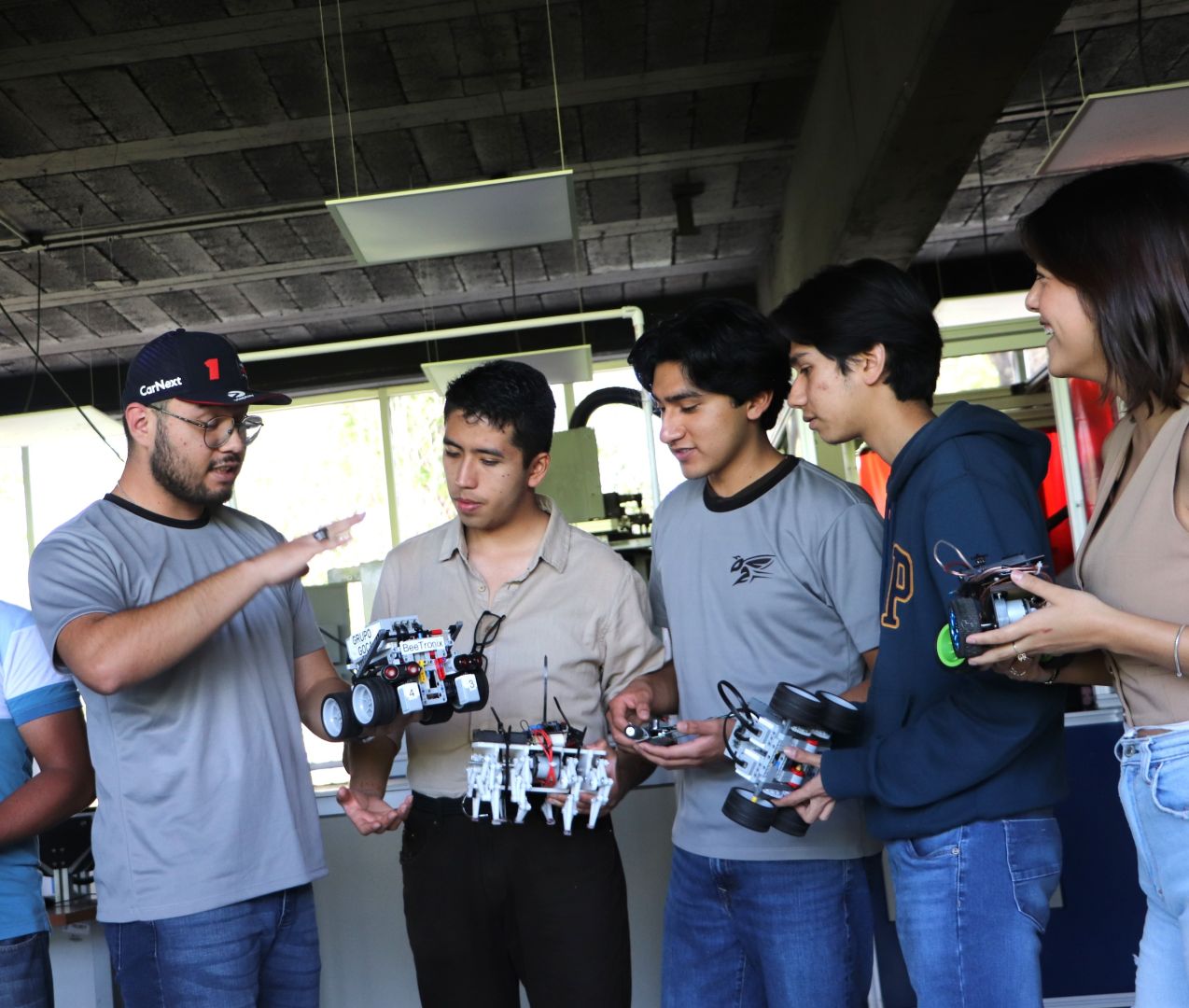 futuros ingenieros e ingenieras