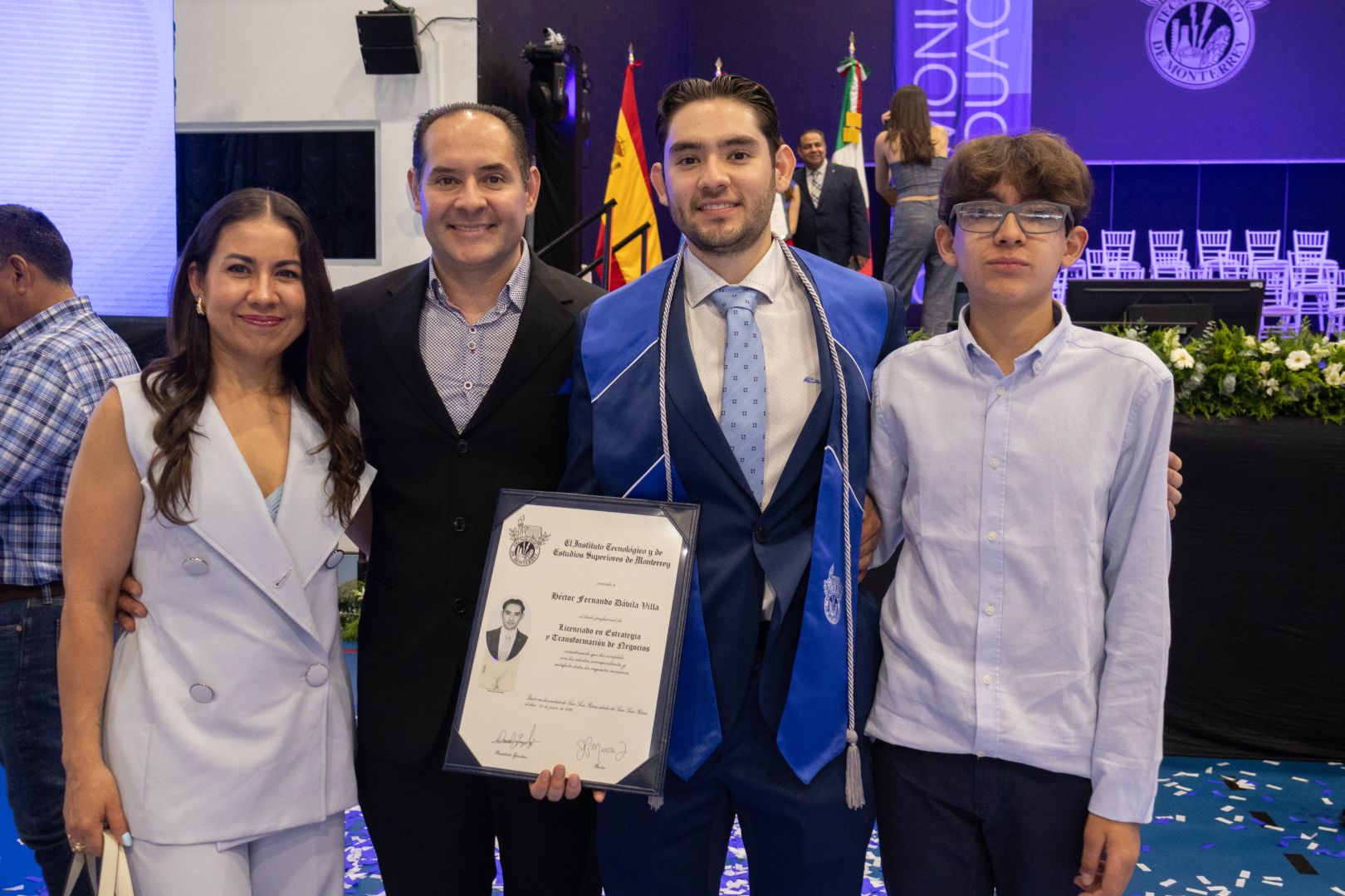 H&eacute;ctor D&aacute;vila EXATEC de Estrategia y Transformaci&oacute;n de Negocios