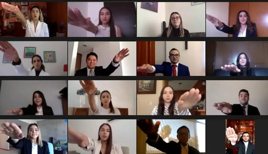 Alumnos de la Generaci&oacute;n Diciembre 2020 durante la toma de protesta que se llev&oacute; a cabo de manera virtual