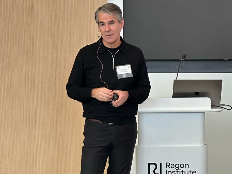 Dr. Guillermo Torre Amione, rector de TecSalud, ofreci&oacute;n una ponencia sobre inflamaci&oacute;n sist&eacute;mica en el coraz&oacute;n.