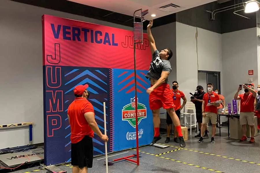 Héctor Zpeda, jugador de Borregos Monterrey, durante su participación en el Combine México 2021.