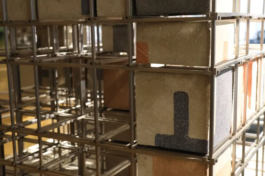 Parte de la escultura de homenaje