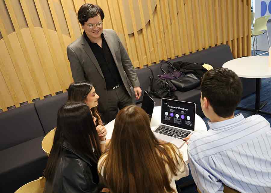 IA para consultoría, reto Pitch the future, ganado por equipo del Tec Guadalajara.