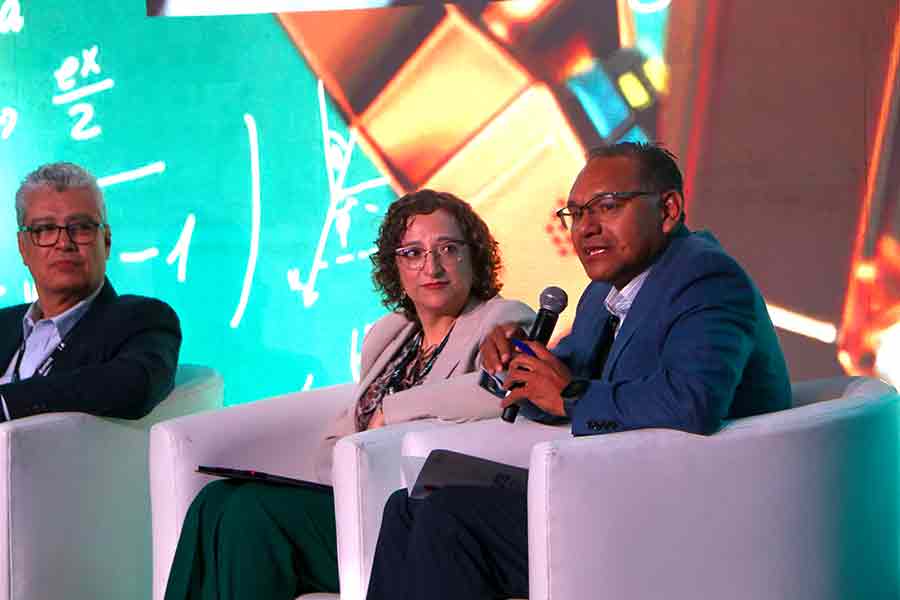 Intengencia artificial en las universidades; panel analizó las claves para su desarrollo.