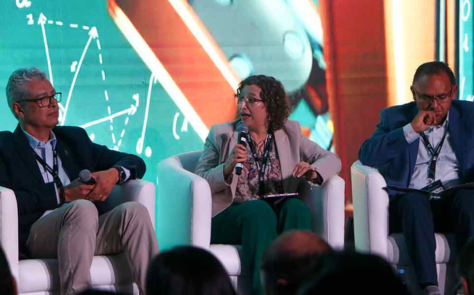Intengencia artificial en las universidades; panel analizó las claves para su desarrollo.