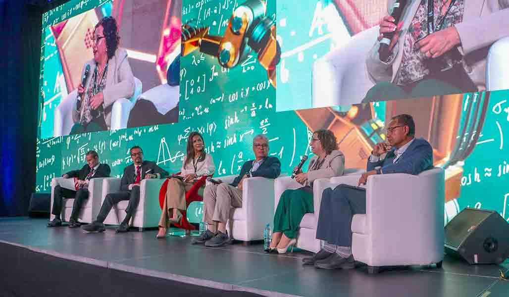Intengencia artificial en las universidades; panel analizó las claves para su desarrollo.
