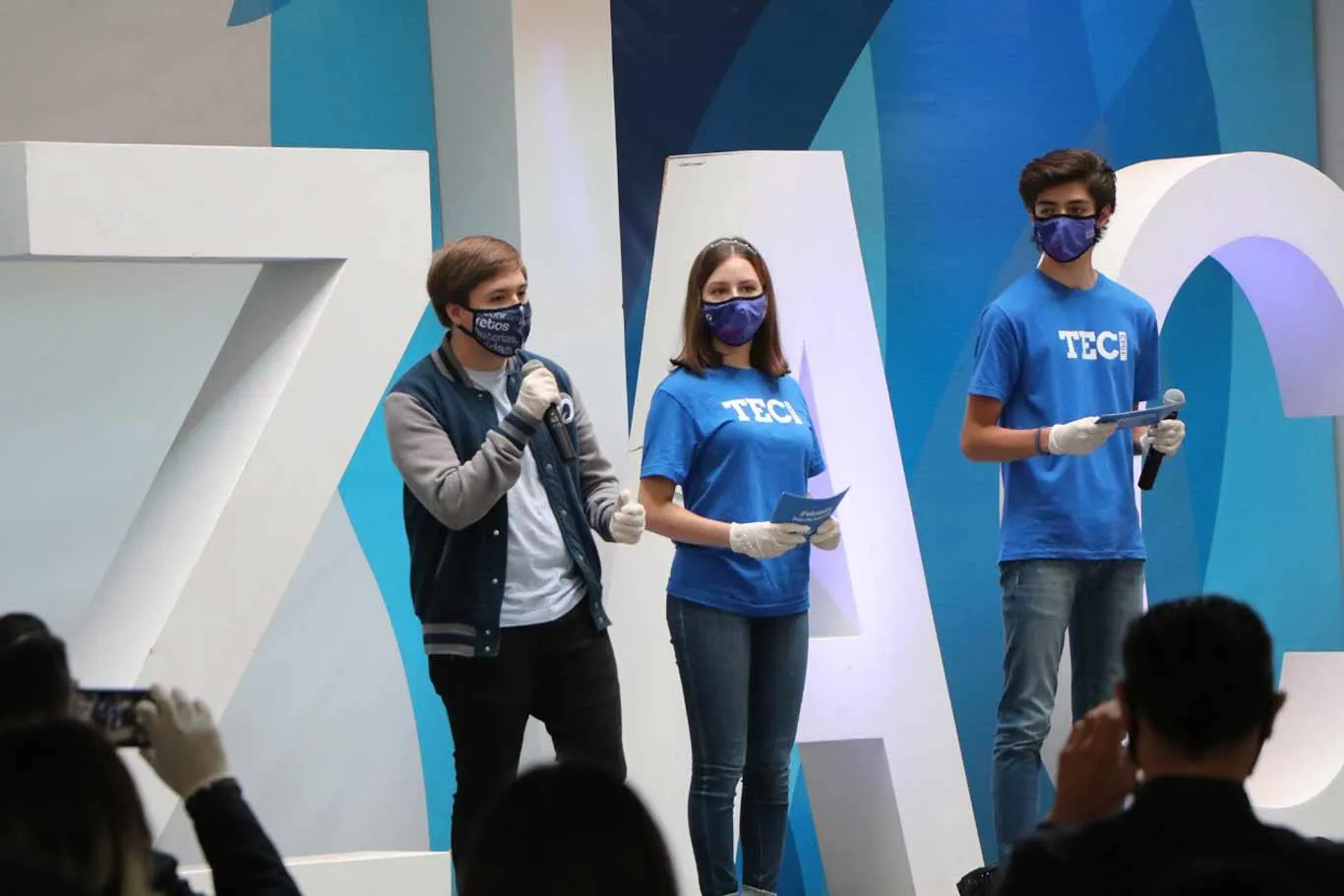 aniversario-campus-zacatecas-pastel-alumno-destacado-bernardo-salda&ntilde;a