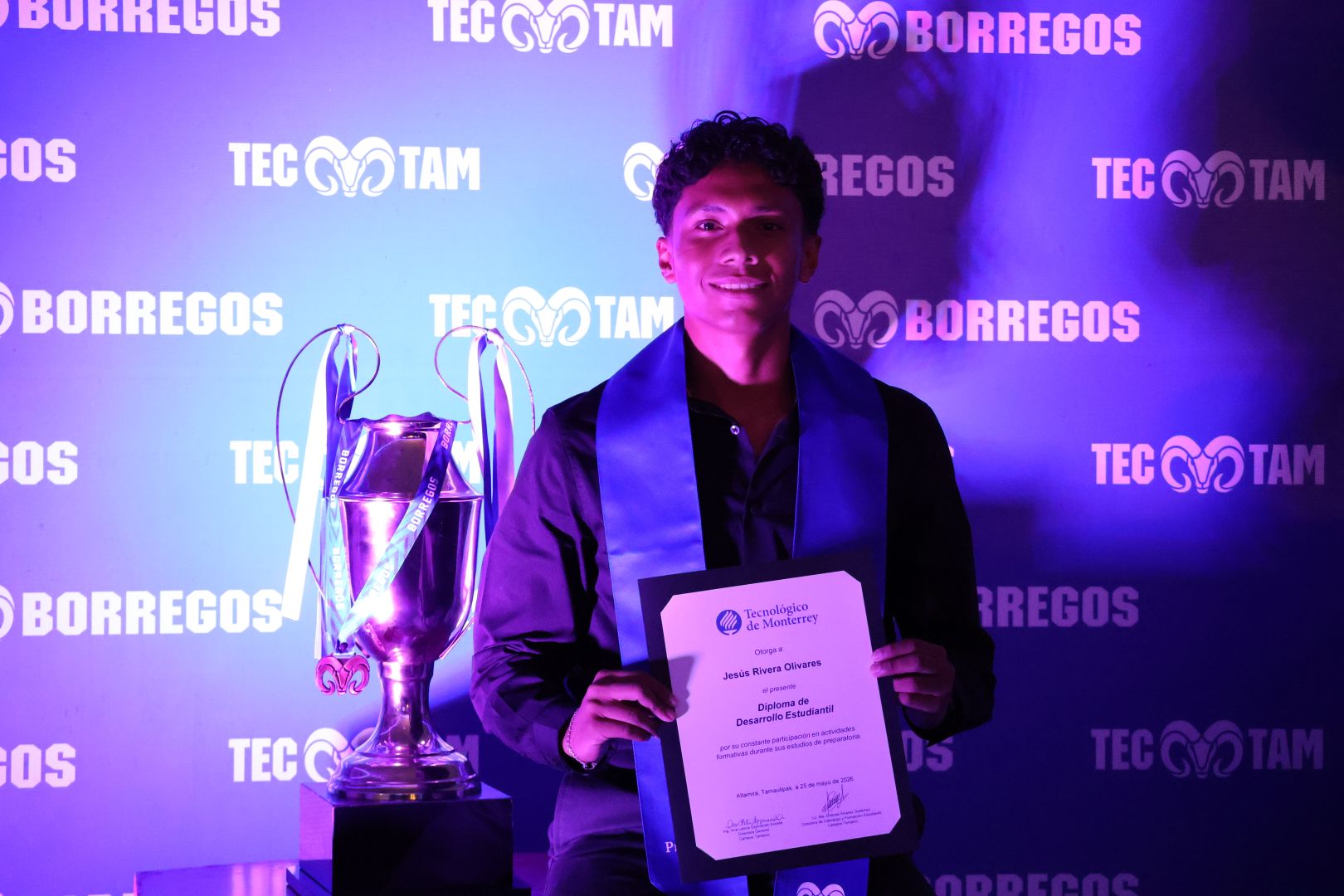 jesus rivera de prepatec tampico obtuvo una beca para jugar futbol en el extrenejor