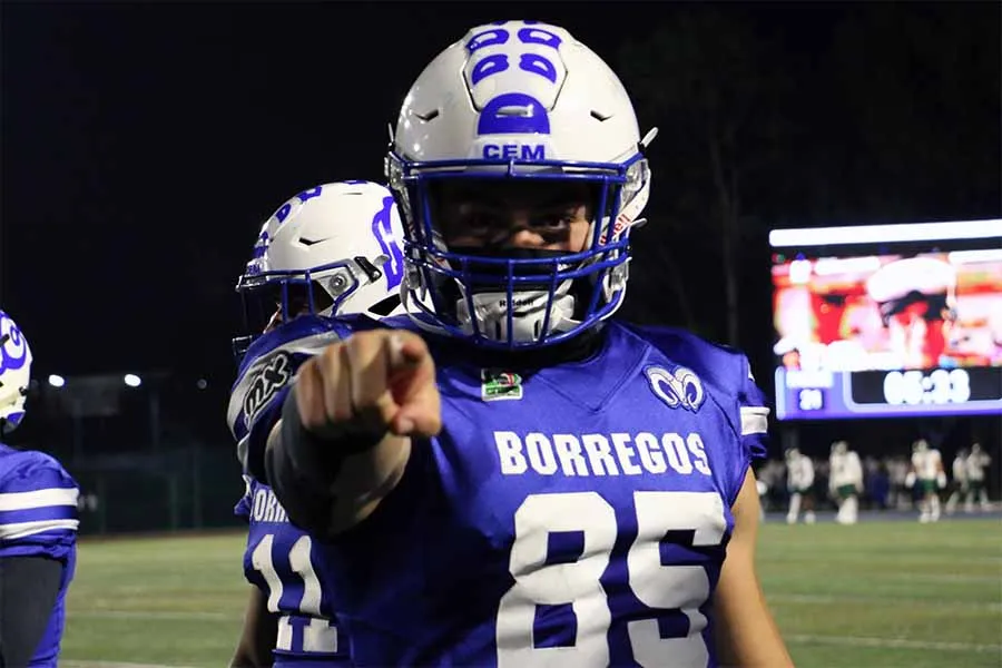 Jonathan Castañeda, jugador de Borregos CEM tras anotar touchdown.