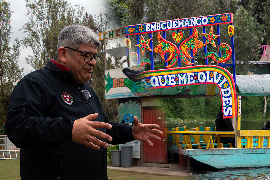 Jorge Membrillo durante una visita al ajolotario en Xochimilco, espacio dedicado a la conservación del ajolote.