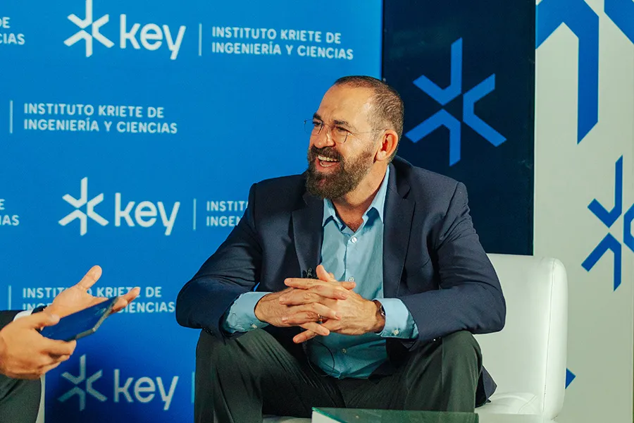 José Escamilla, director asociado del IFE, durante la ceremonia de inauguración del Instituto Key. FOTO:  Cortesía Instituto Key