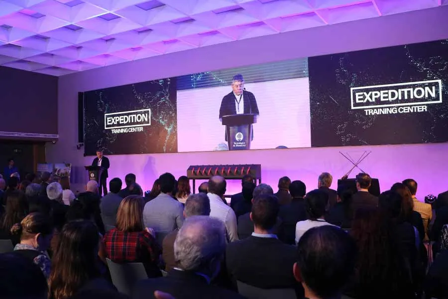 Autoridades del Tec se dieron cita en el 'lanzamiento' de la primera piedra del Expedition.