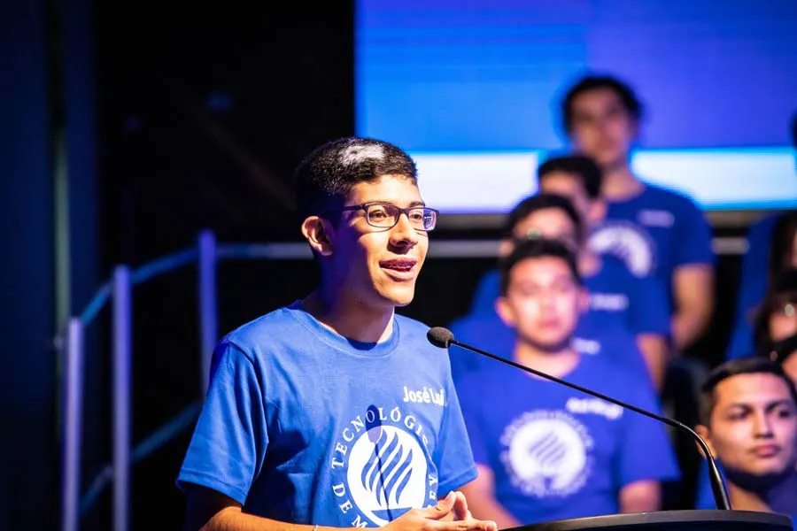 José Luis realizó sus estudios de bachillerato a través del sistema Prepanet del Tec.