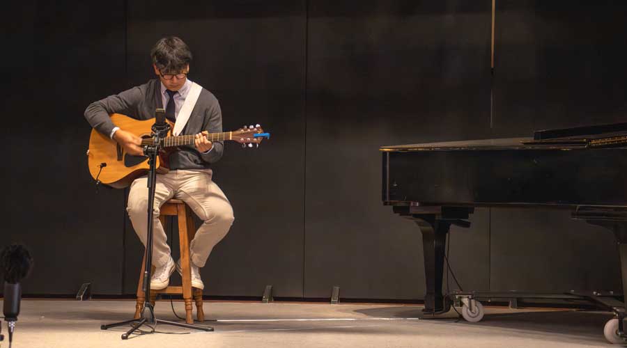 Josh Rogosin ingeniero de sonido pionero de los Tiny Desk Concerts, impartió un curso especializado de música para streaming en Tec campus Querétaro. 