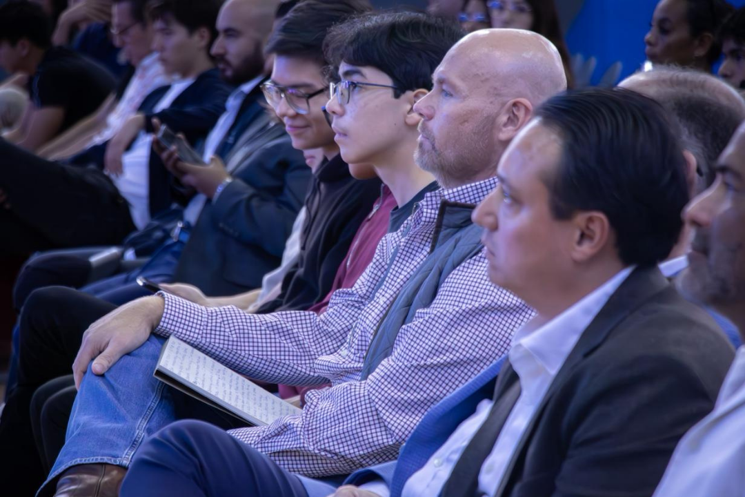 J&oacute;venes y l&iacute;deres empresariales asisten a una ponencia en Border Talent.