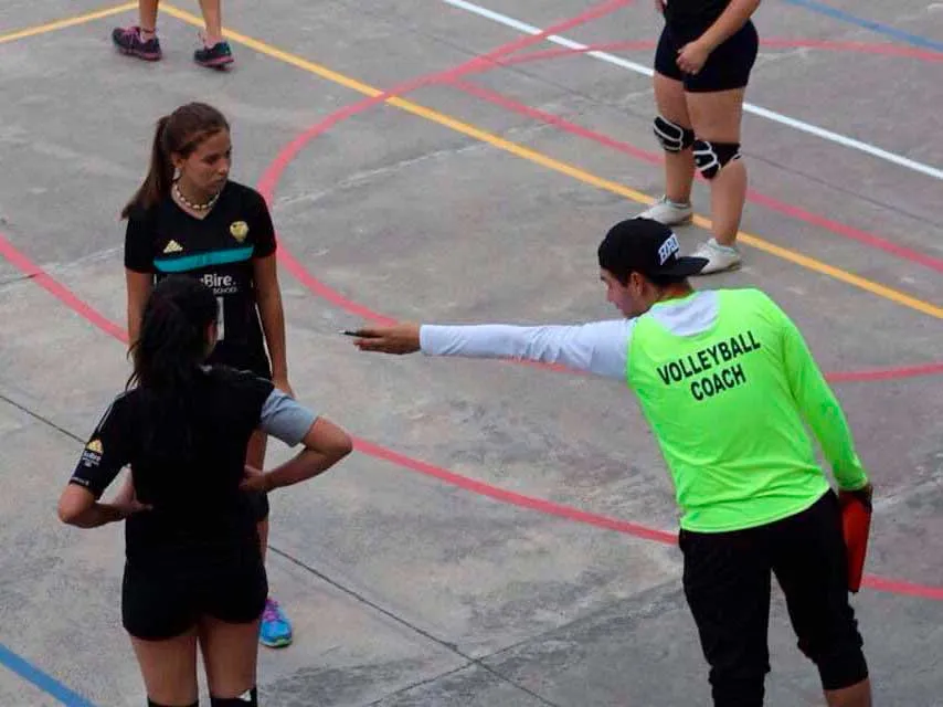 Coach del Tec Guadalajara, Juan Arana, escribió libro sobre cómo guiar a niños atletas.