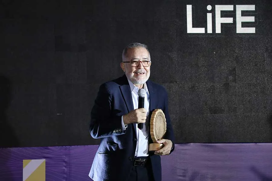 Juan Carlos Garc&iacute;a y Garc&iacute;a recibi&oacute; el Premio a la Trayectoria LiFE en una ceremonia realiza en campus Quer&eacute;taro.