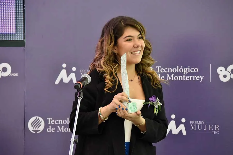 Laura Bustamante recibi&oacute; el Premio Mujer Tec en el campus Monterrey el pasado 6 de marzo.
