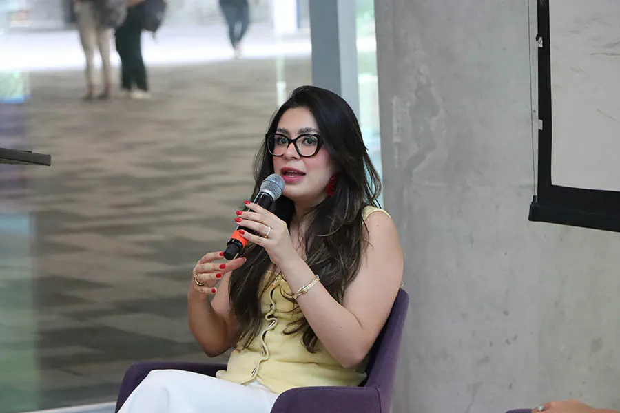 Laura Centeno, profesora del campus Monterrey, en conferencia sobre la Economía de los cuidados.