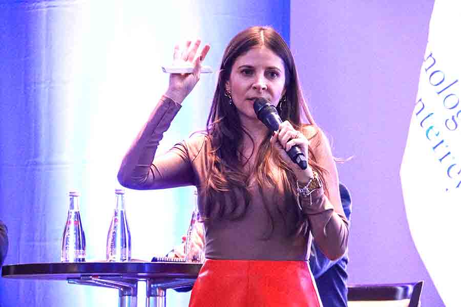 Liderazgo humanista en las empresas, panel de EXATEC de Negocios. 