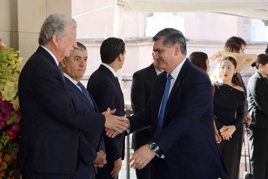 Líderes Tec de Monterrey, guardia de honor.