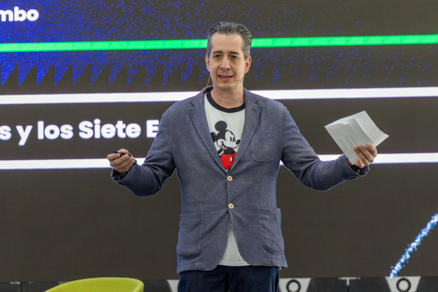 Luis Arvizu, General Manager de Disney M&eacute;xico, imparte la conferencia sobre el poder del storytelling en Tec CCM.
