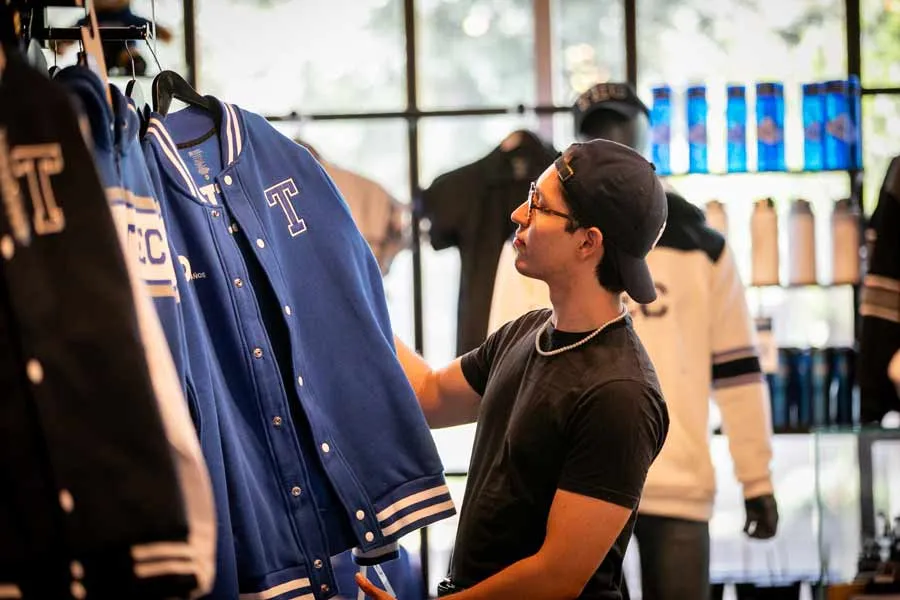 Marcos Montero publica videos de sus experiencias en el Tec en redes como Instagram, Tik Tok, YouTube y Facebook.