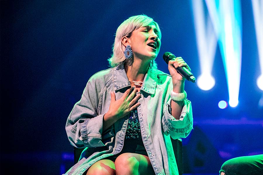 Mariana canta en VibrArt