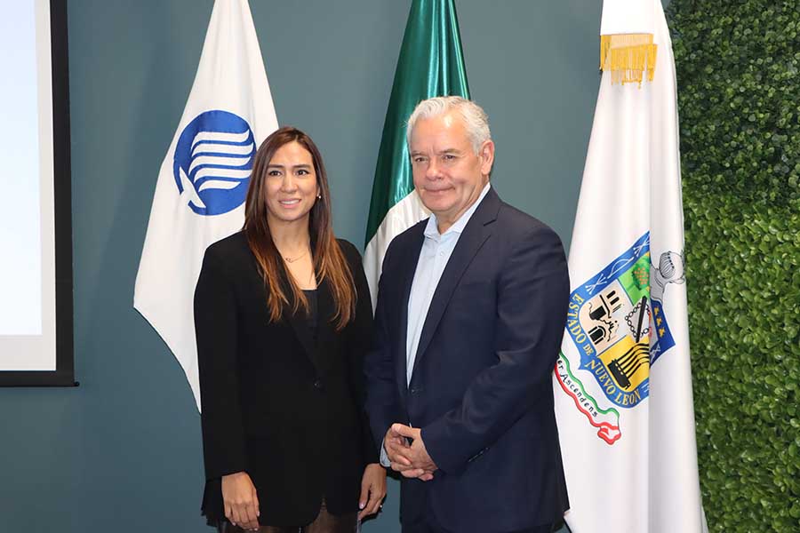 Betsab&eacute; Rocha, secretar&iacute;a de Econom&iacute;a de NL, y Mario Adri&aacute;n Flores, vicepresidente de Monterrey y director general del campus.