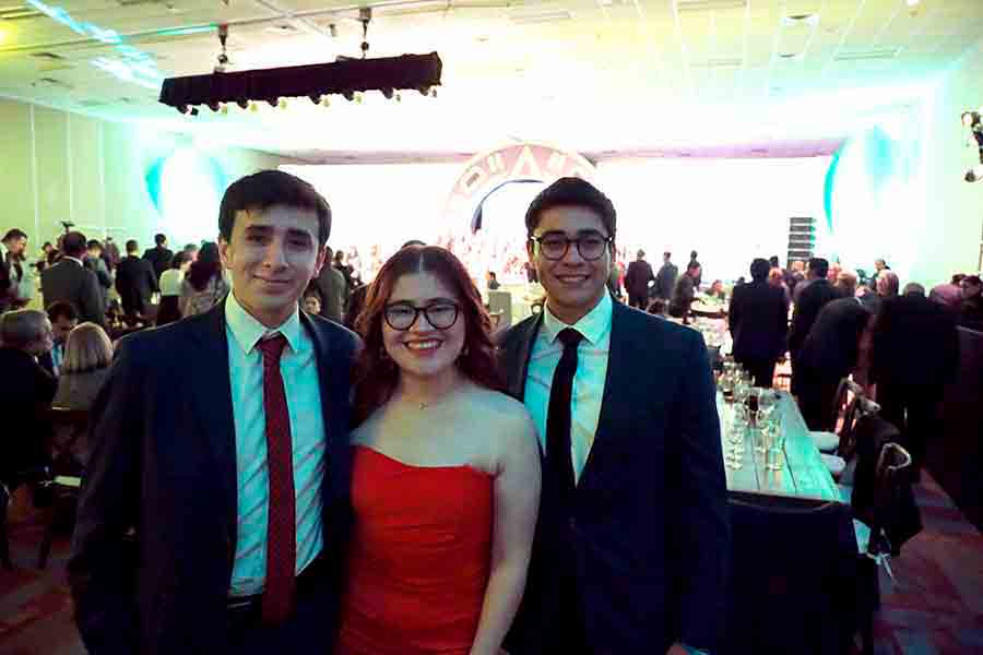Profesores y estudiantes asesoran a Mejores Empresas Mexicanas, premiación.