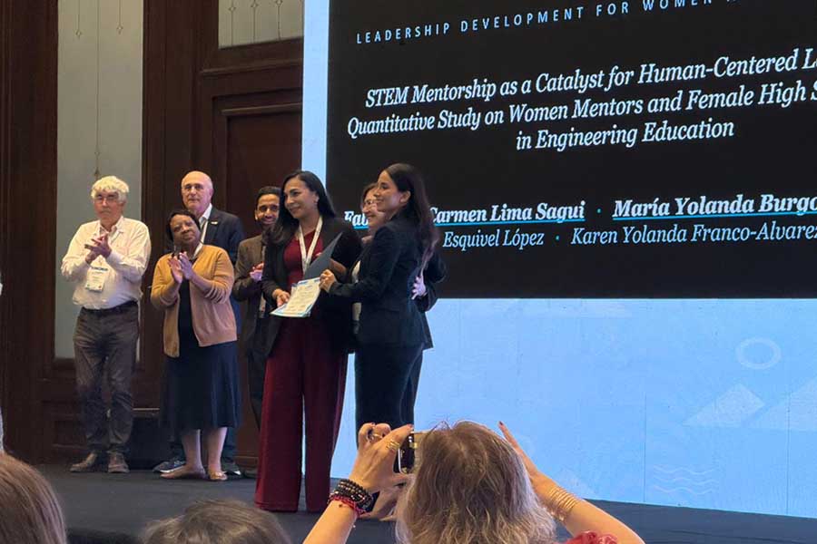 Maestras reconocidas en EDUCON 2026 celebrado en El Cairo, Egipto.
