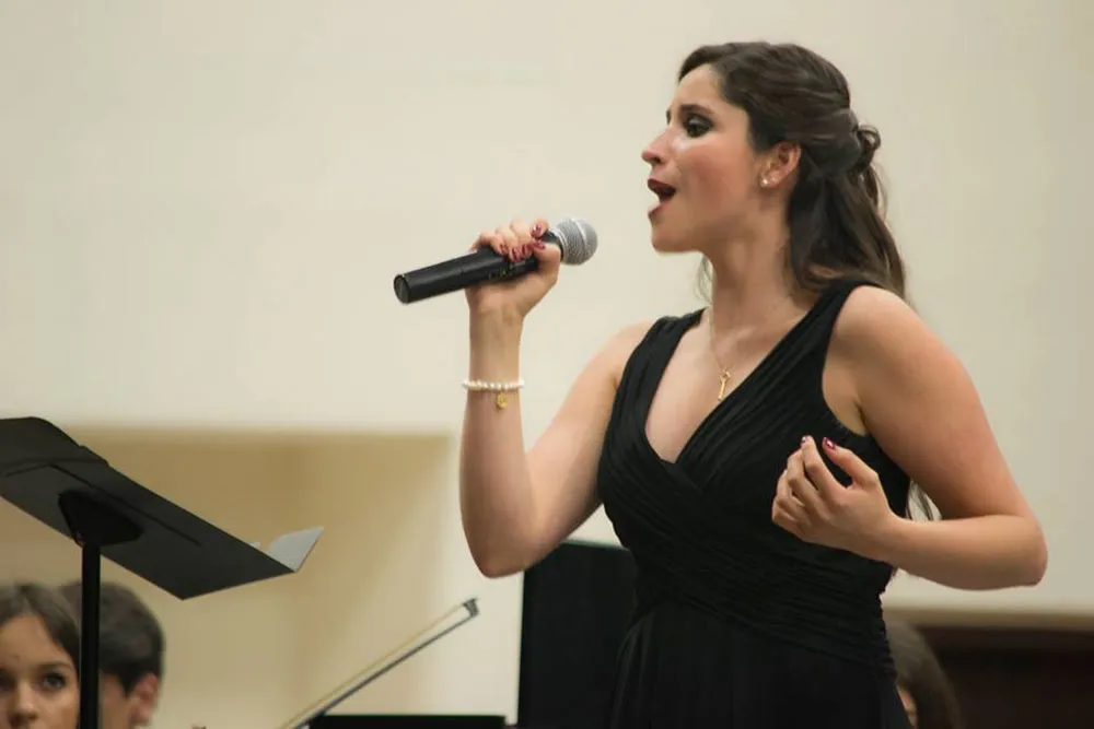 Montserrat Bernal seleccionó estar dentro del equipo de Christian Nodal.